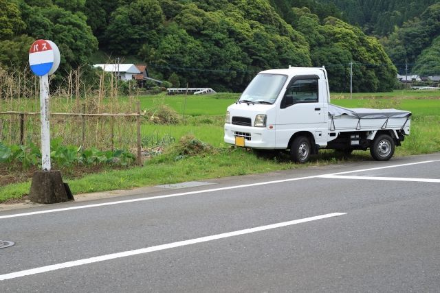 軽トラの荷台の積載制限やはみ出してよい長さとは 長尺物の積載時にやぐらの活用を 軽トライアングル